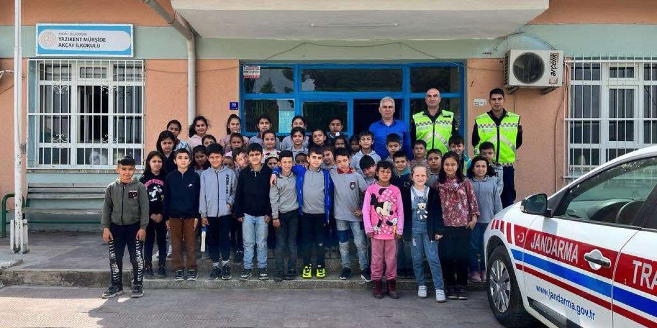 Jandarma ekipleri minikleri bilgilendirmeye devam ediyor