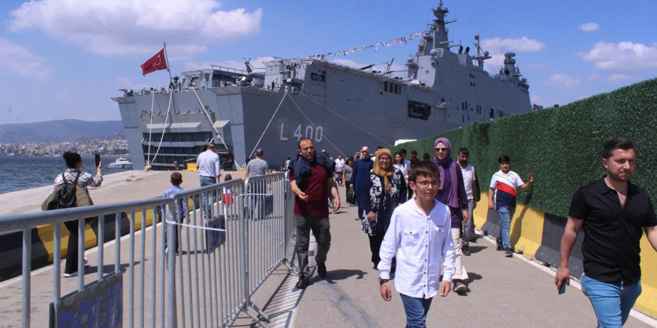 İzmir’de TCG Anadolu kuyruğu