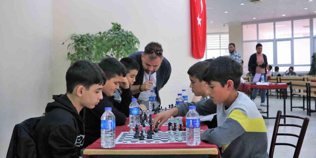 Aydın Büyükşehir Belediyesi’nin satranç turnuvasına yoğun ilgi