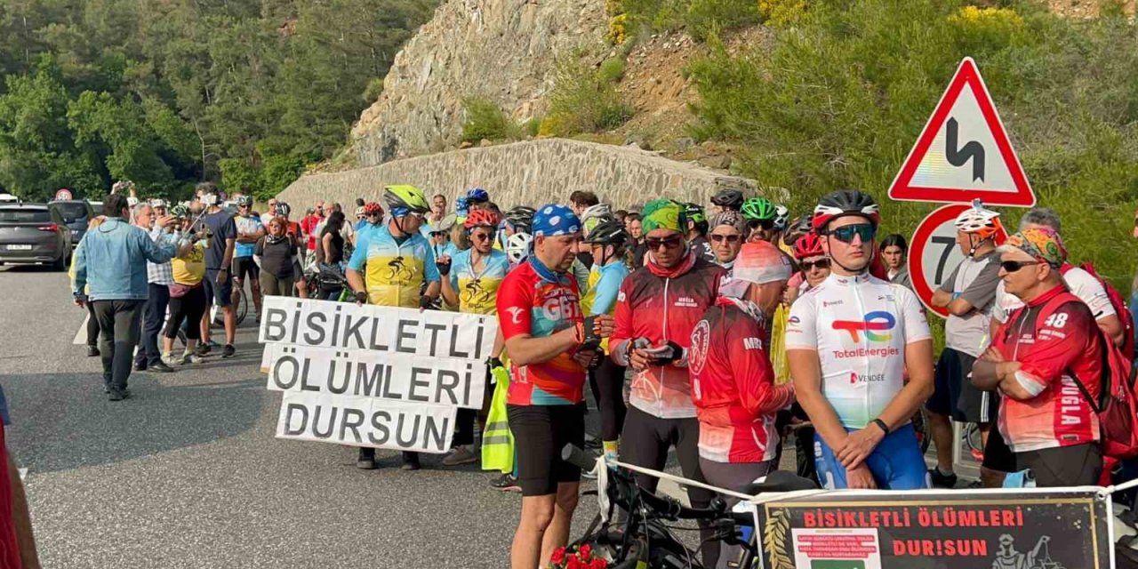 Marmaris’te bisikletçiler kazada ölen arkadaşları için toplandı