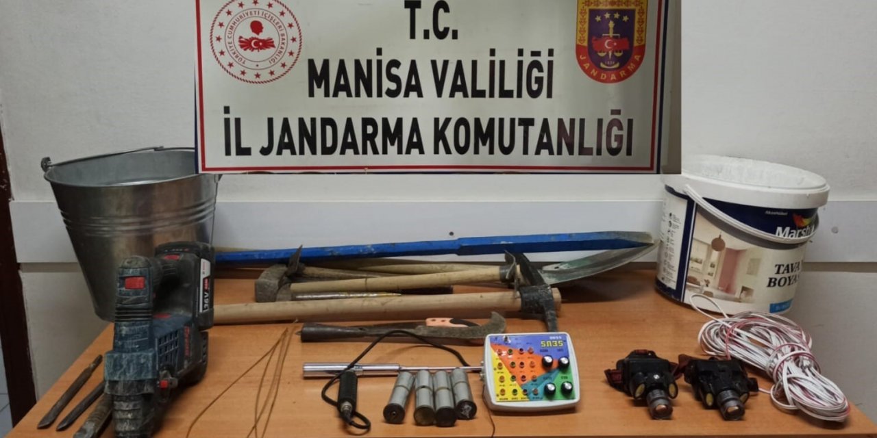 Kaçak kazı yaparken suçüstü yakalandılar