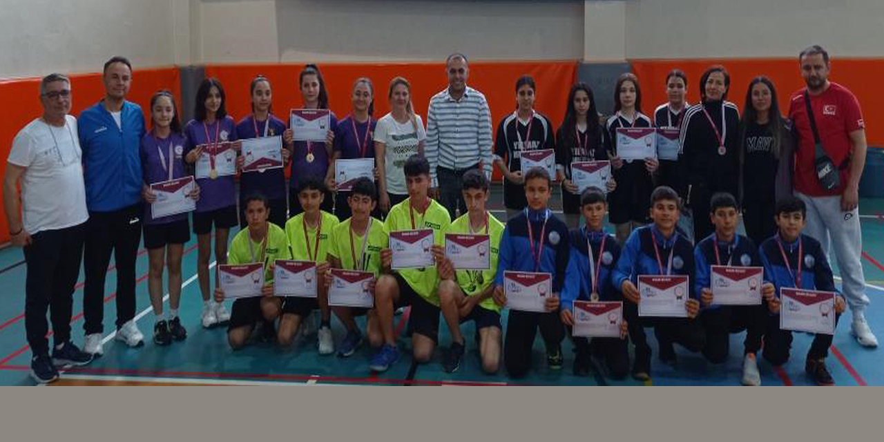 Badminton turnuvasında Aydın’ı başarıyla temsil ettiler