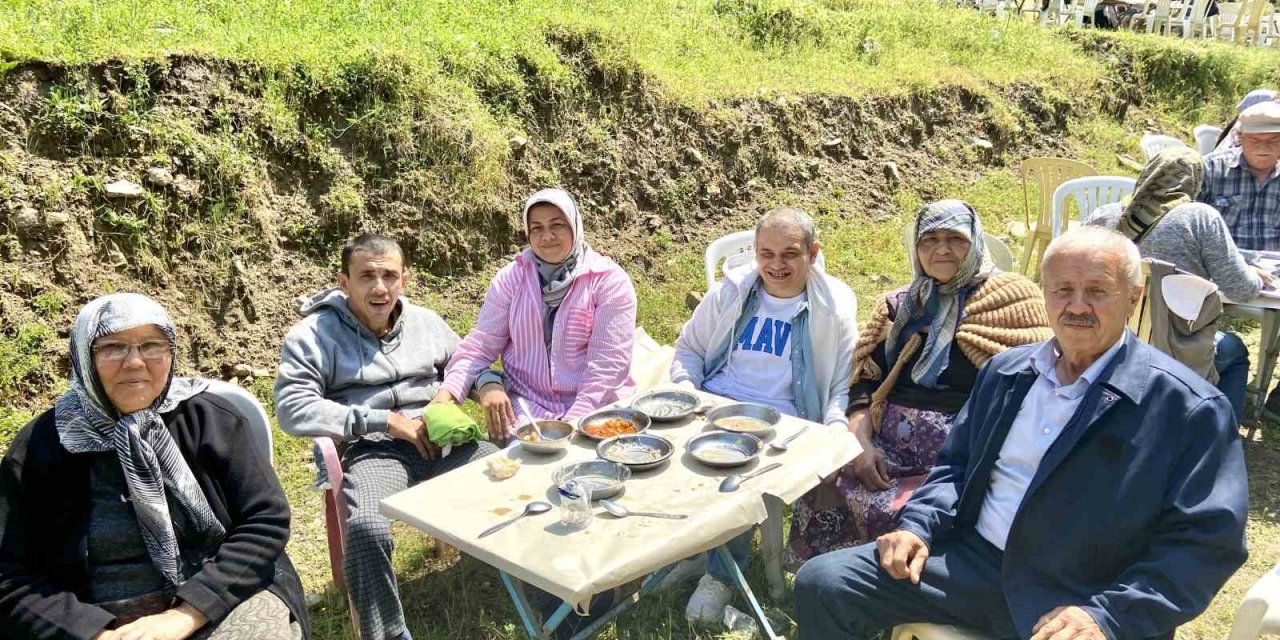 Kuyucak’ta ’Karapınar Dede Hayrı’ geniş katılımla gerçekleştirildi