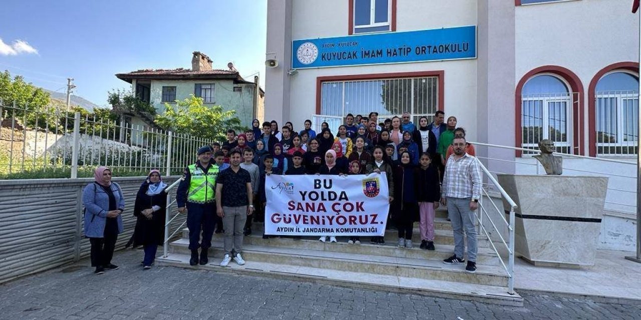 Aydın’da jandarma ekipleri vatandaşları bilgilendirmeye devam ediyor