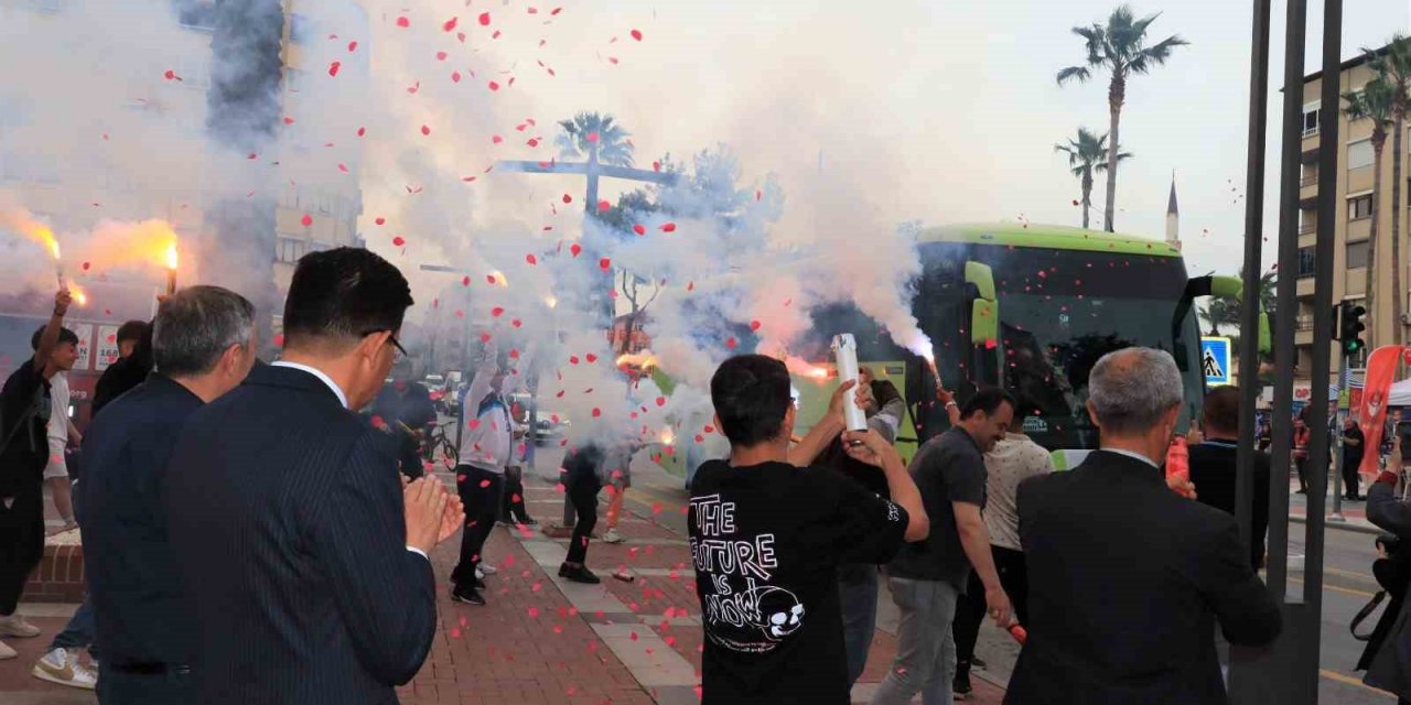 Nazilli Belediyespor U17 Takımı’na coşkulu karşılama