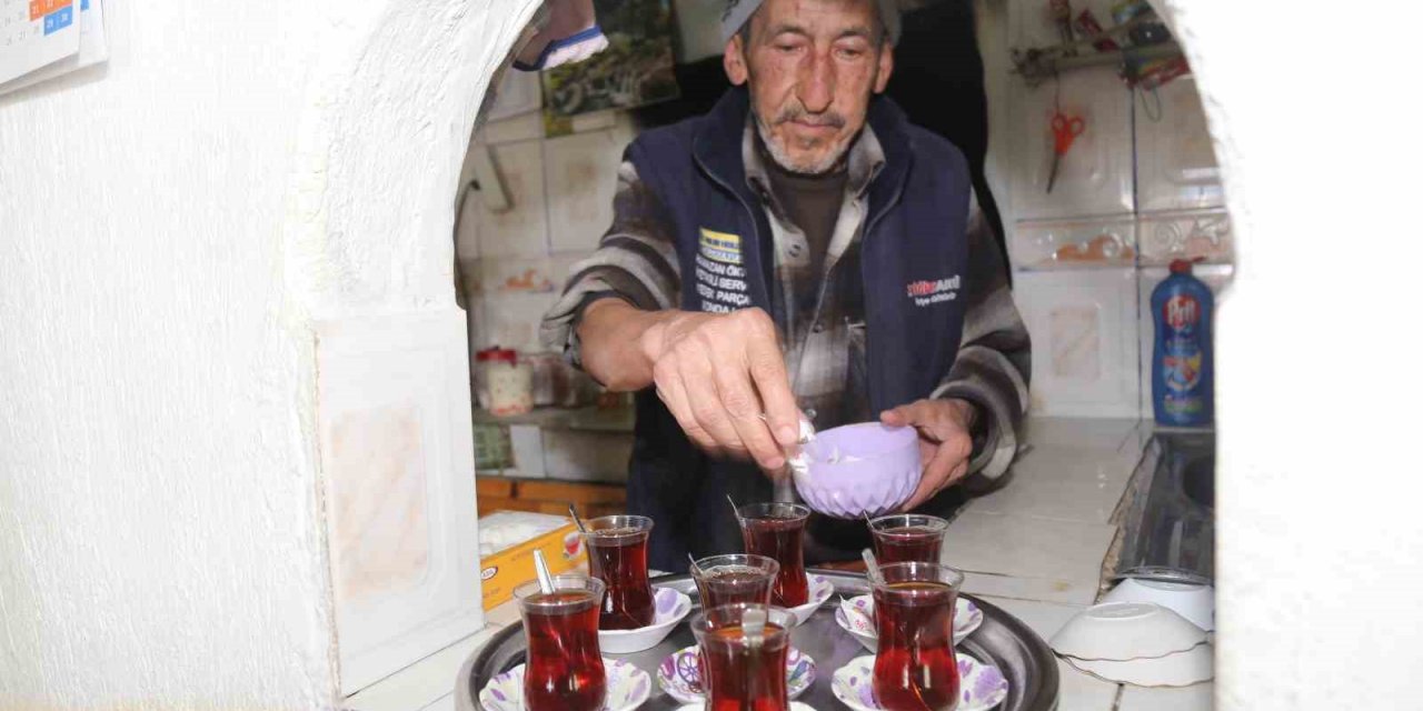 Odun ateşinde asırlık çay keyfi