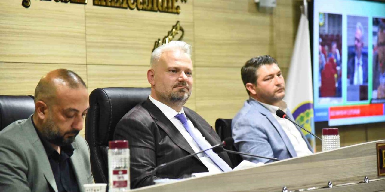Menemen’deki öğrencilere 5’er bin lira başarı ödülü