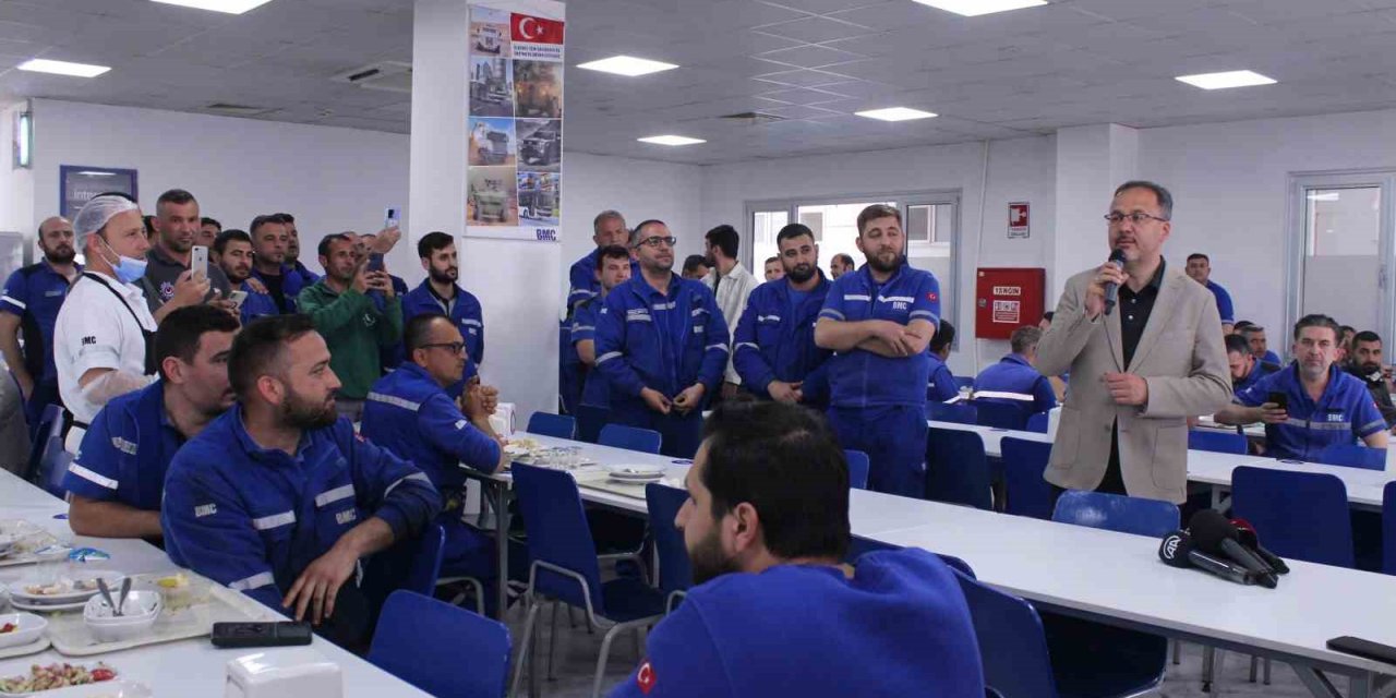 Bakan Kasapoğlu, BMC işçileri ile yemek yedi