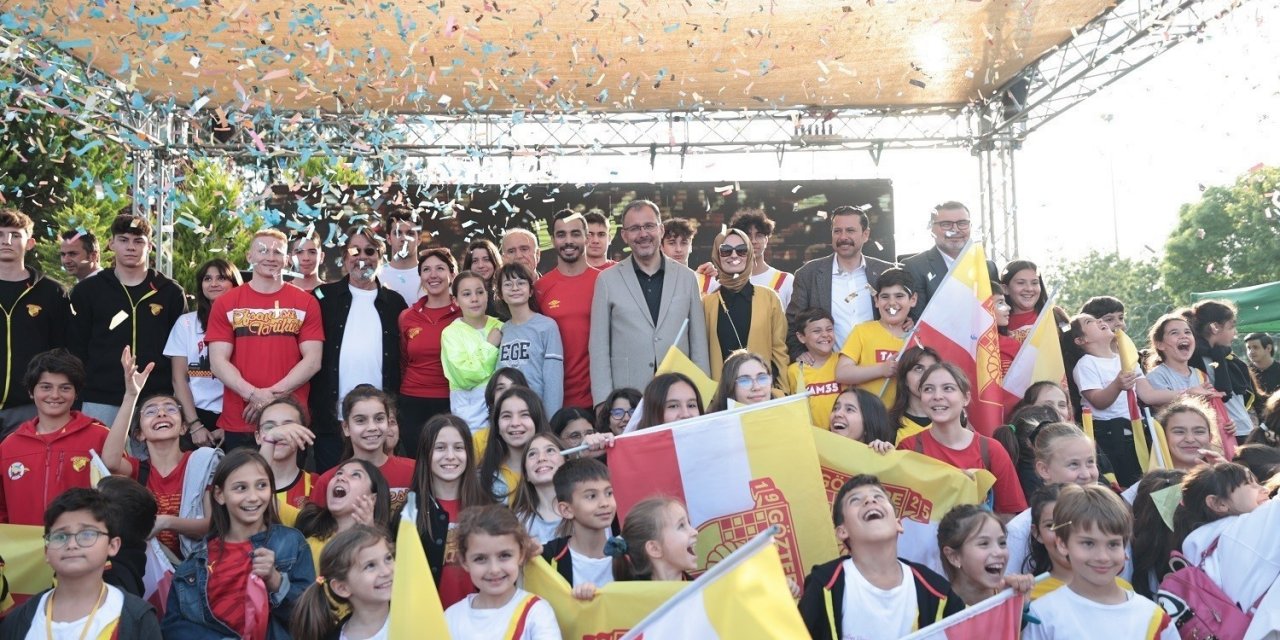 Bakan Kasapoğlu: “İzmir’in 50 yıllık özlemini bugün gerçekleştiriyoruz”