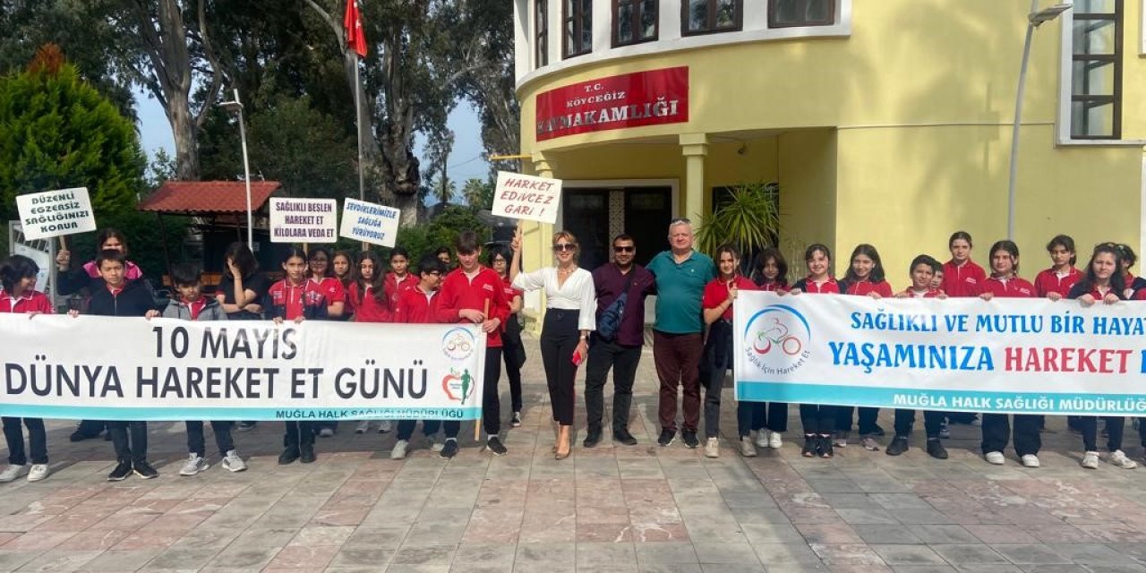 Köyceğiz’de yürüyerek sağlıklı yaşama dikkat çektiler