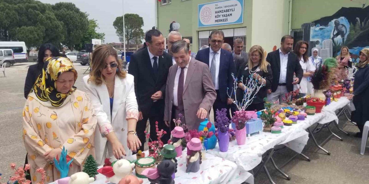 Manisa’nın ilk köy yaşam merkezinde yıl sonu sergisi açıldı