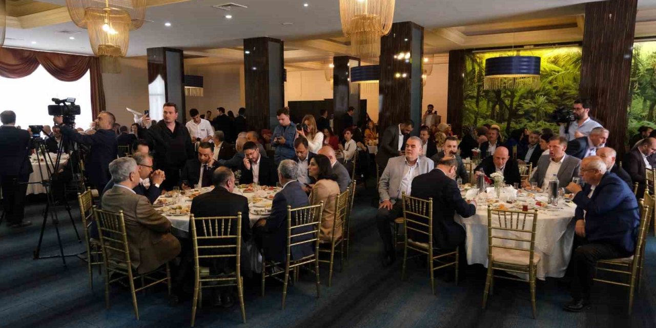 Arınç: “Diyet istiyorlar, bu diyetin içerisinde İmralı dar var, başka yerler de var”