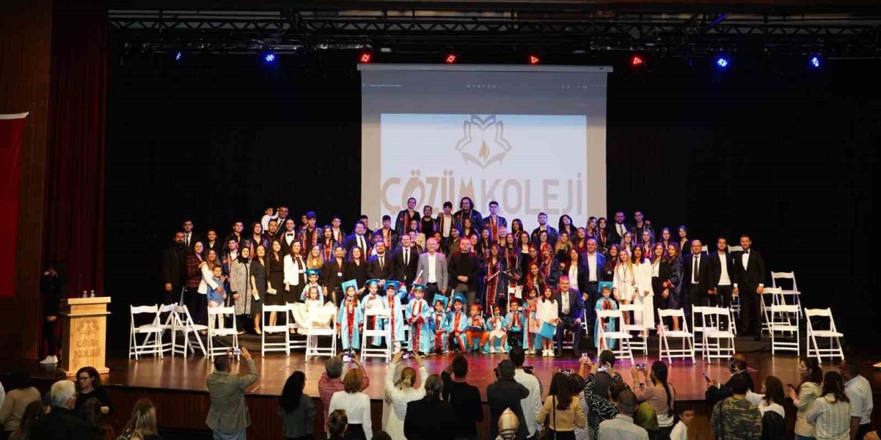 Denizli Çözüm Kolejinde mezuniyet coşkusu yaşandı