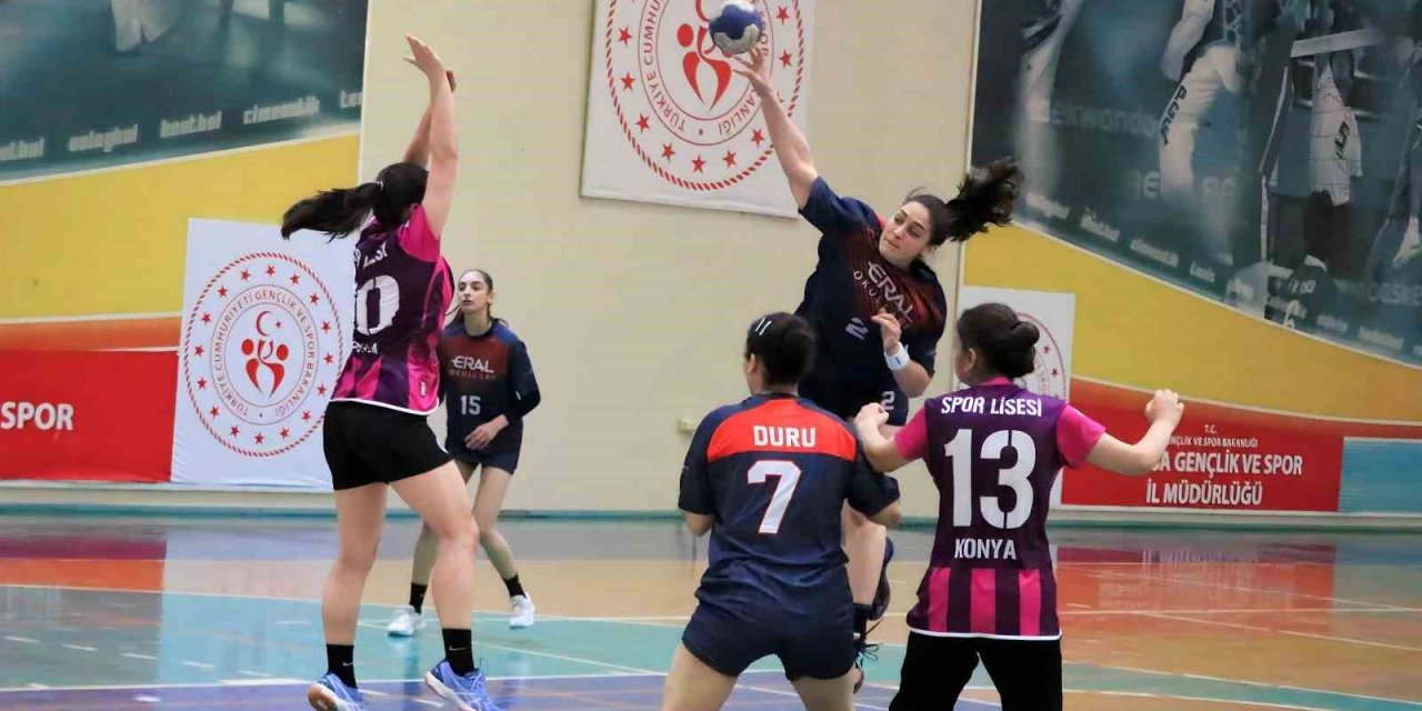 Manisa’da yapılan ’Okul Sporları Hentbol Gençler Yarı Final Müsabakaları’ tamamlandı