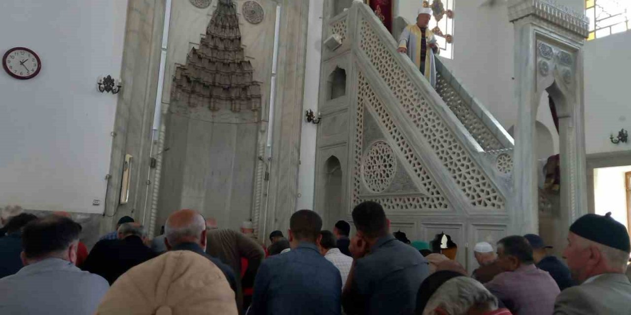 Cuma hutbesinde, aile yapısını tehdit eden unsurlara dikkat çekildi