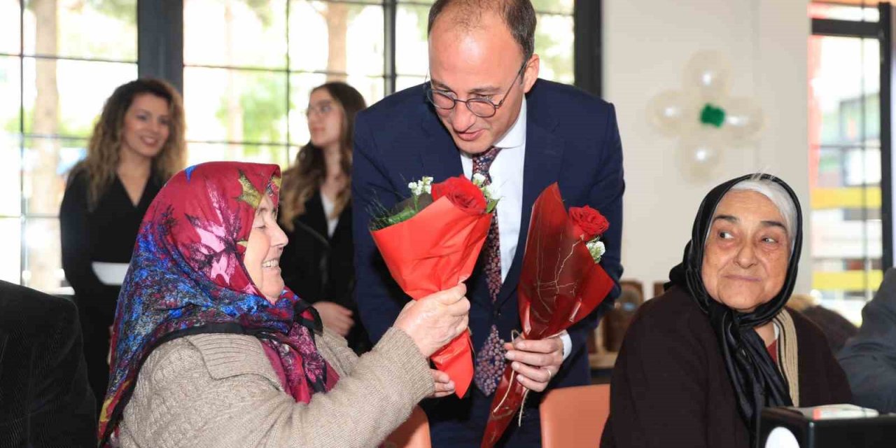 Pamukkale Alzheimer Merkezinde Anneler Günü kutlandı