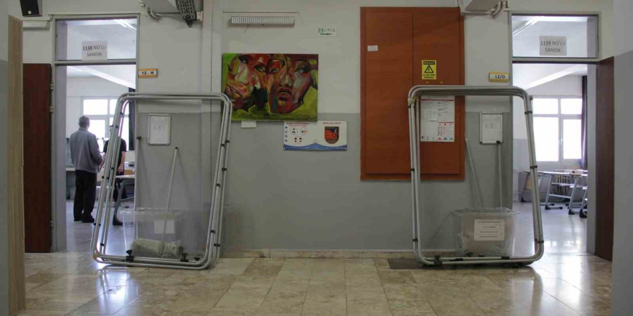 İzmir’de seçim sandıkları kuruluyor