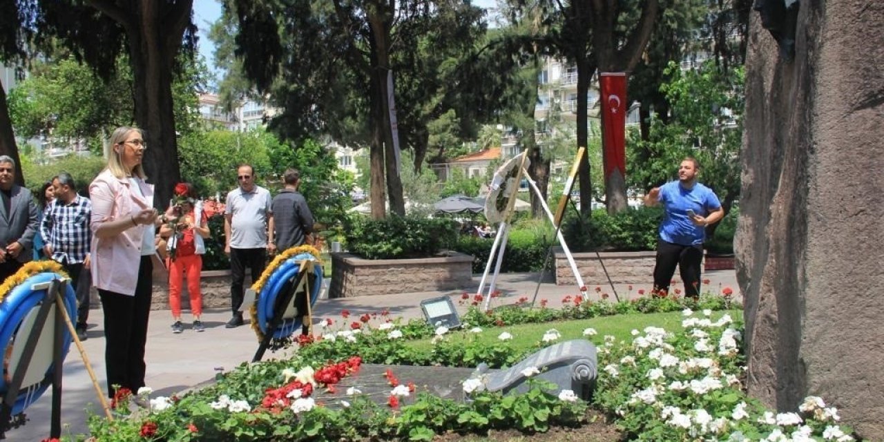 AK Partili Çankırı, Anneler Günü nedeniyle Zübeyde Hanım’ın mezarını ziyaret etti