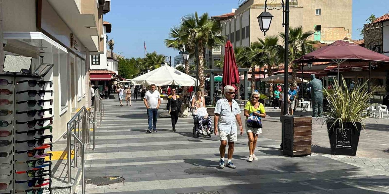 Kuşadası’nda esnaf seçimde oyunu kullandı, işinin başına döndü