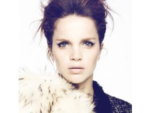 Tuğçe Kazaz ‘Şah Fırat’la Muhalefeti Bombaladı