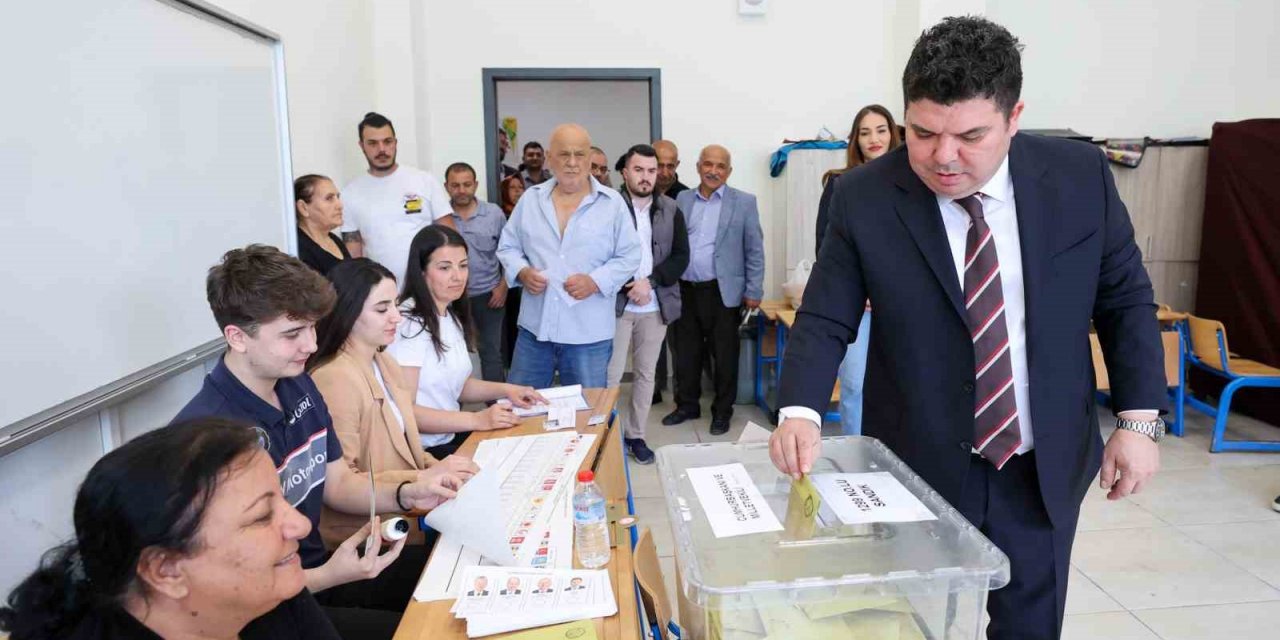 Başkan Kılıç, eşi ile beraber oyunu kullandı