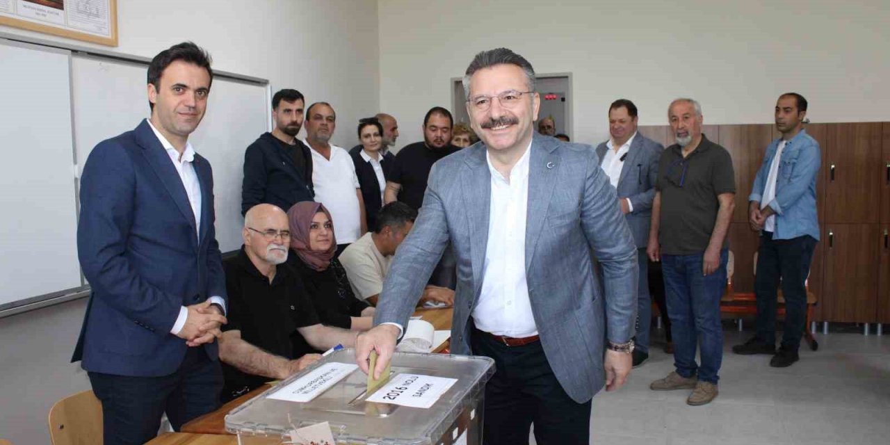 Vali Aksoy’un oy kullandığı sandıkta sonuçlar belli oldu