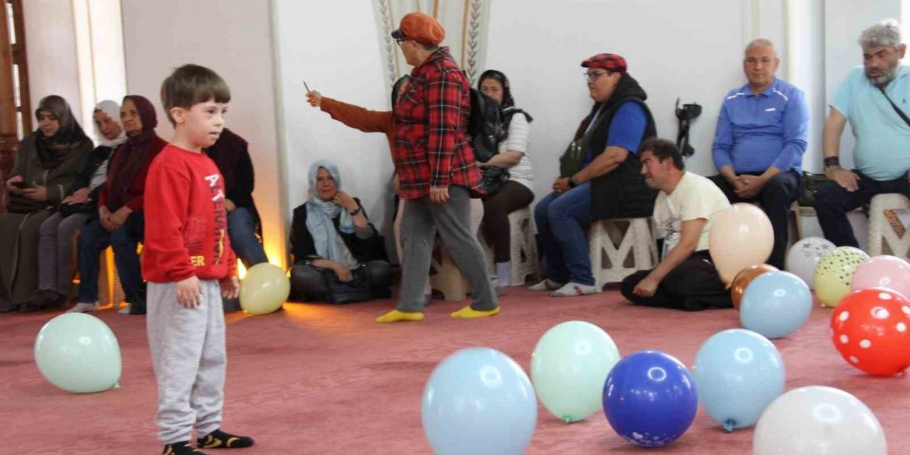 Engelli cami buluşması renkli görüntülere sahne oldu