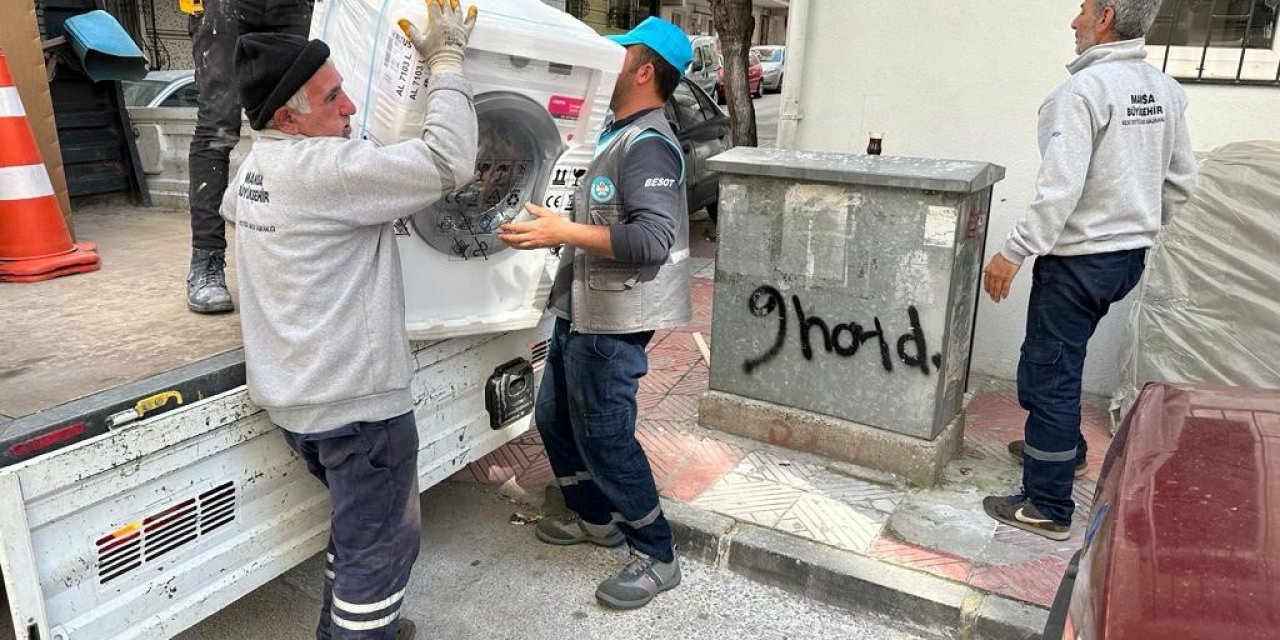 Evi yanan aileye yardım eli