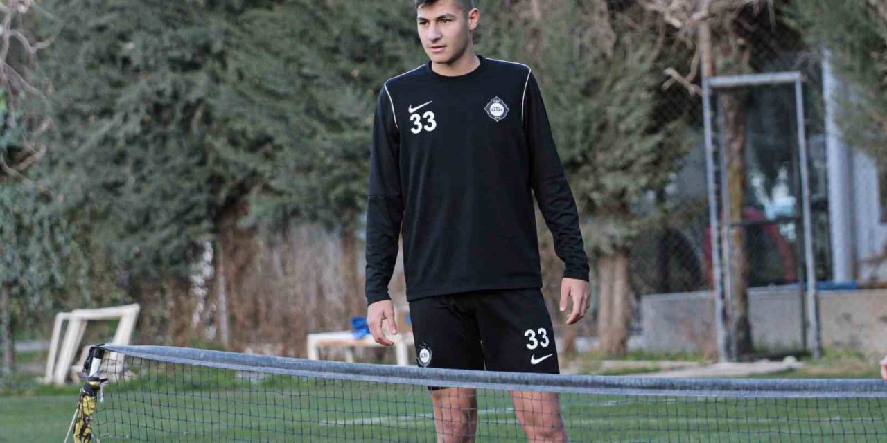 Altaylı Efe Sarıkaya kulübeye çekildi