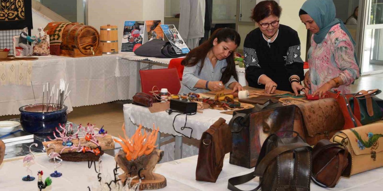 Hayat boyu öğrenme sergi ve atölye çalışmaları devam ediyor