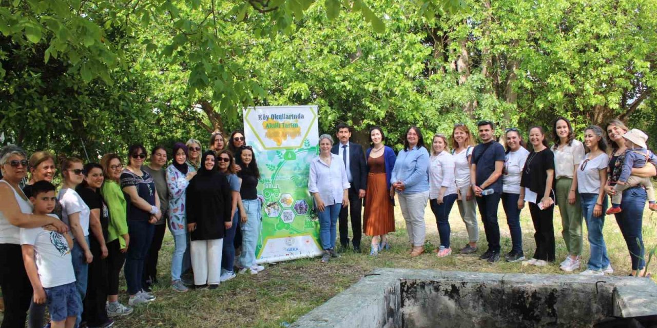 Köyceğiz’de öğretmenler ders kazanımlarını doğada uyguladı