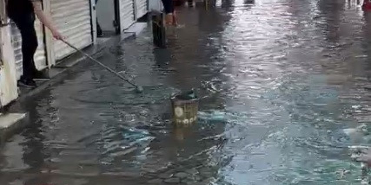 İzmir’i yine sağanak vurdu