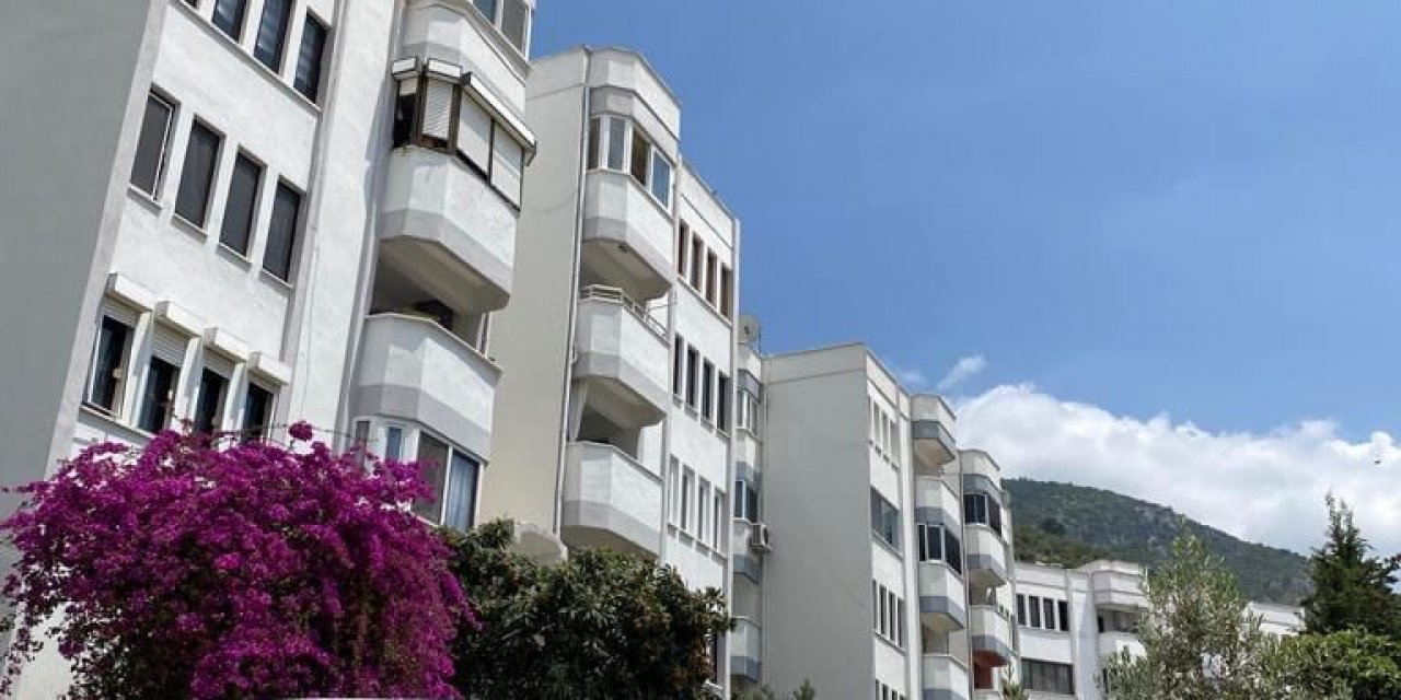 Fethiye’de 4. kattan düşen kadın hayatını kaybetti