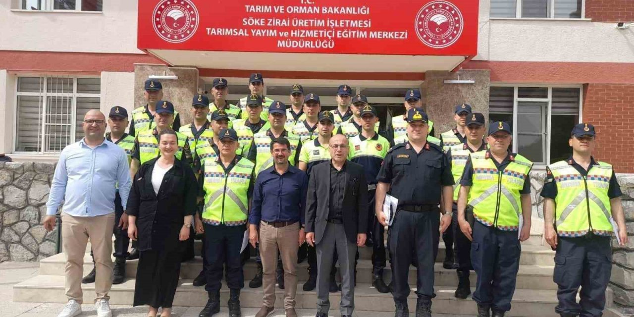 Trafik personeline güvenli traktör kullanımı eğitimi verildi