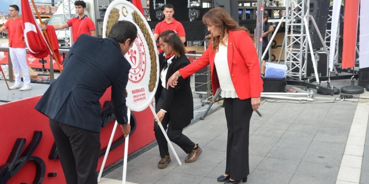 Marmaris’te 19 Mayıs kutlamaları çelenk sunma töreni ile başladı