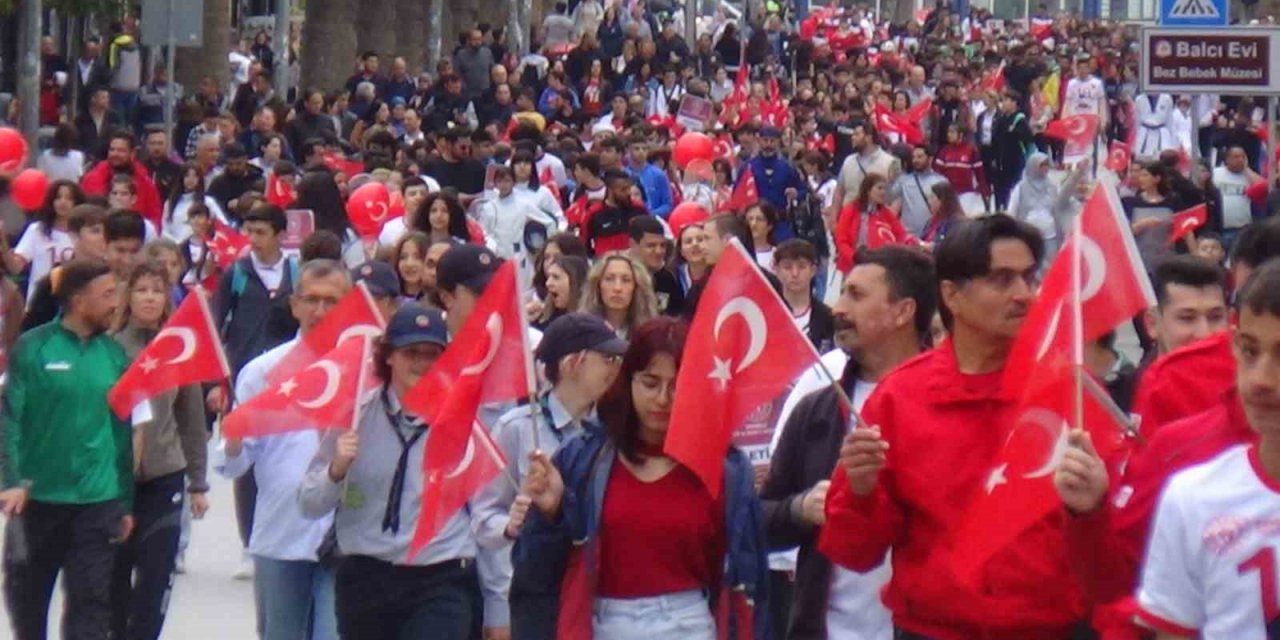 Denizli’de Gençlik Bayramı coşkuyla kutlandı