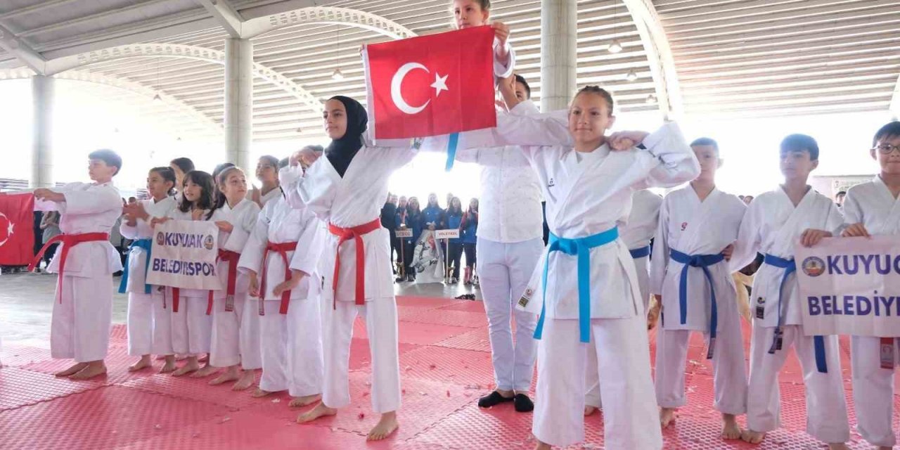 Kuyucak’ta 19 Mayıs törenleri yapıldı