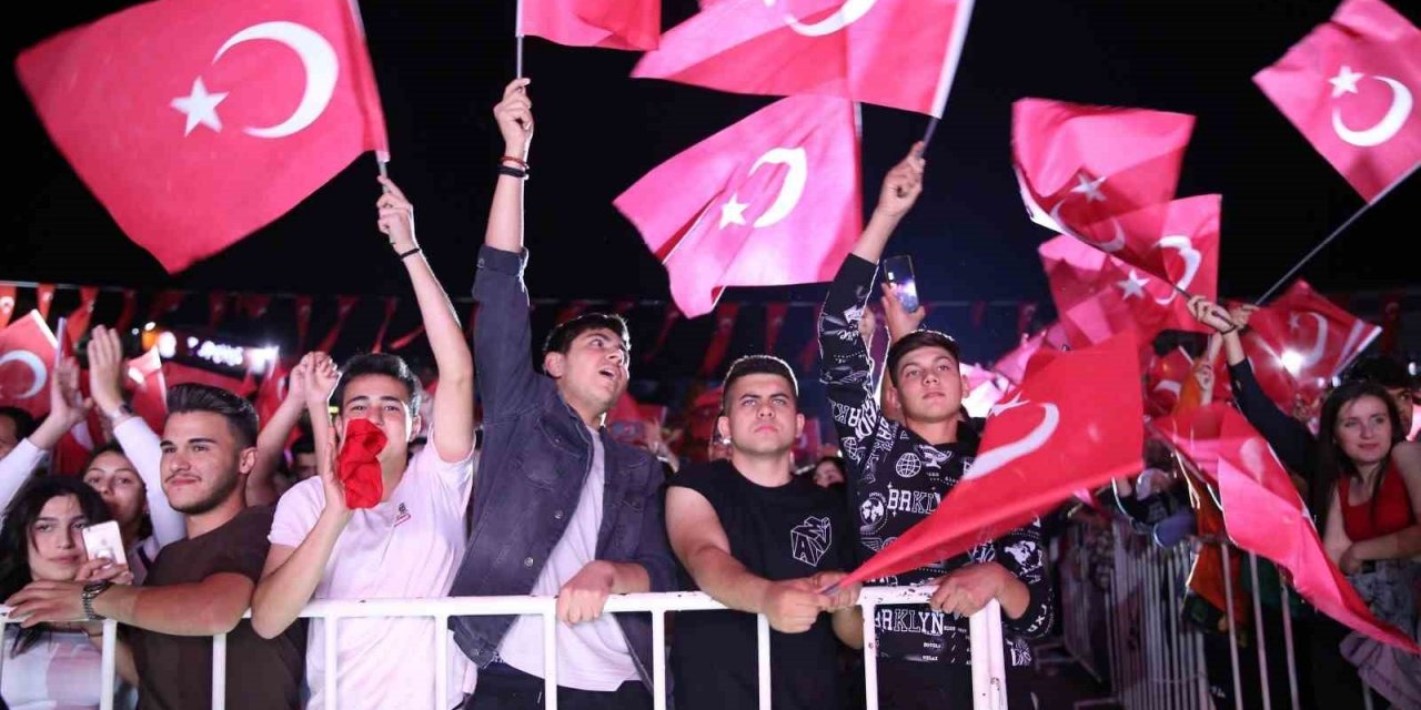 Aydın’da gençler, 19 Mayıs’ı coşkuyla kutladı