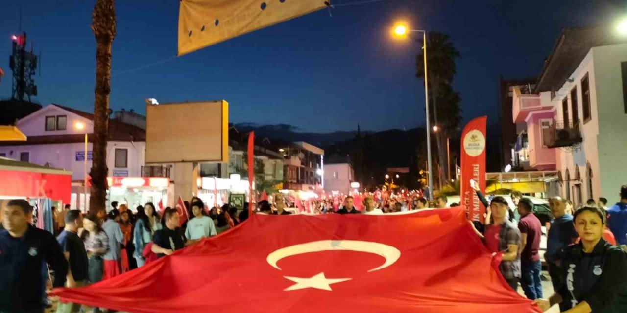 Köyceğiz’de 19 Mayıs’ın coşkusu fener alaylarıyla sokağa taştı