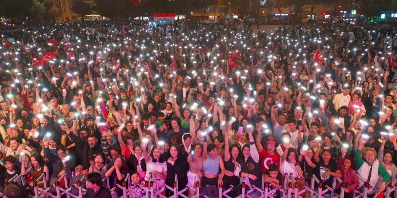 Didim’de 19 Mayıs kutlamaları Casalini konseri ile devam etti