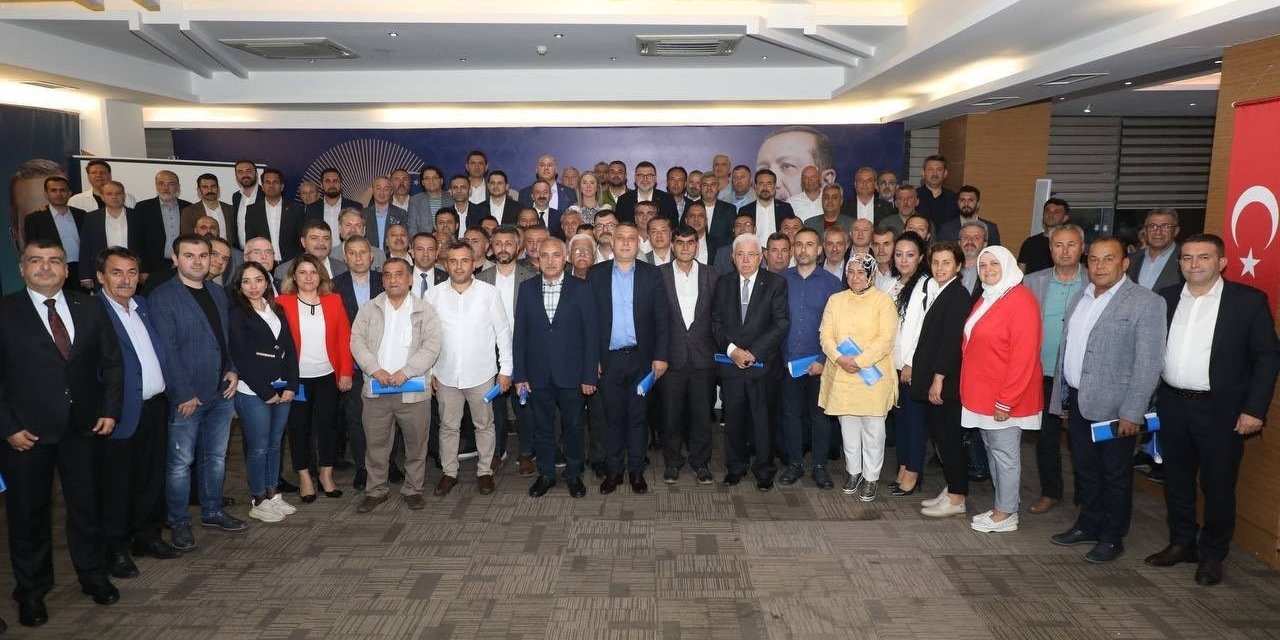 AK Parti İzmir’de, yerel zirveden genel mesajlar