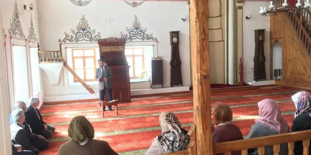 Karacasu’da hacı adaylarına seminer verildi