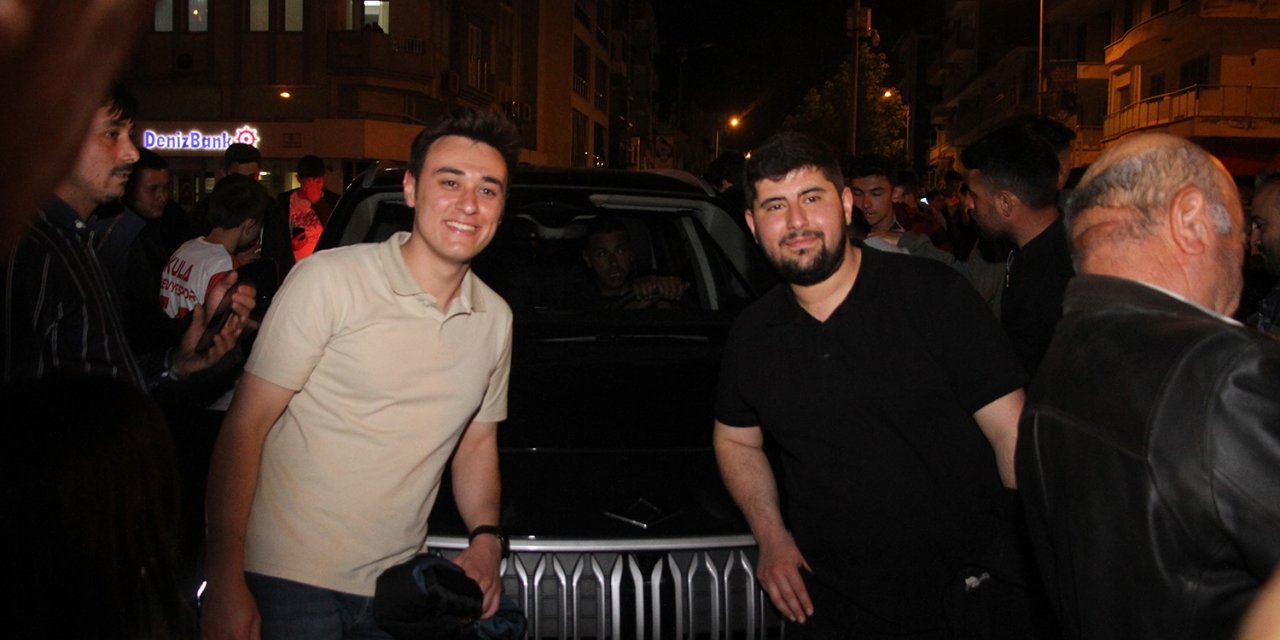 Bakan Kasapoğlu Selendi ve Kula ilçelerinde vatandaşlara hitap etti