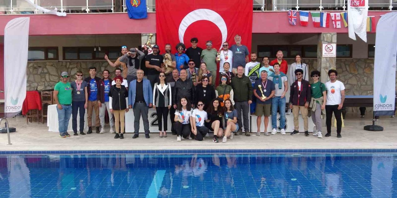 Gökyüzünde nefes kesen yamaç paraşütü yarışmasında şampiyonlar belli oldu