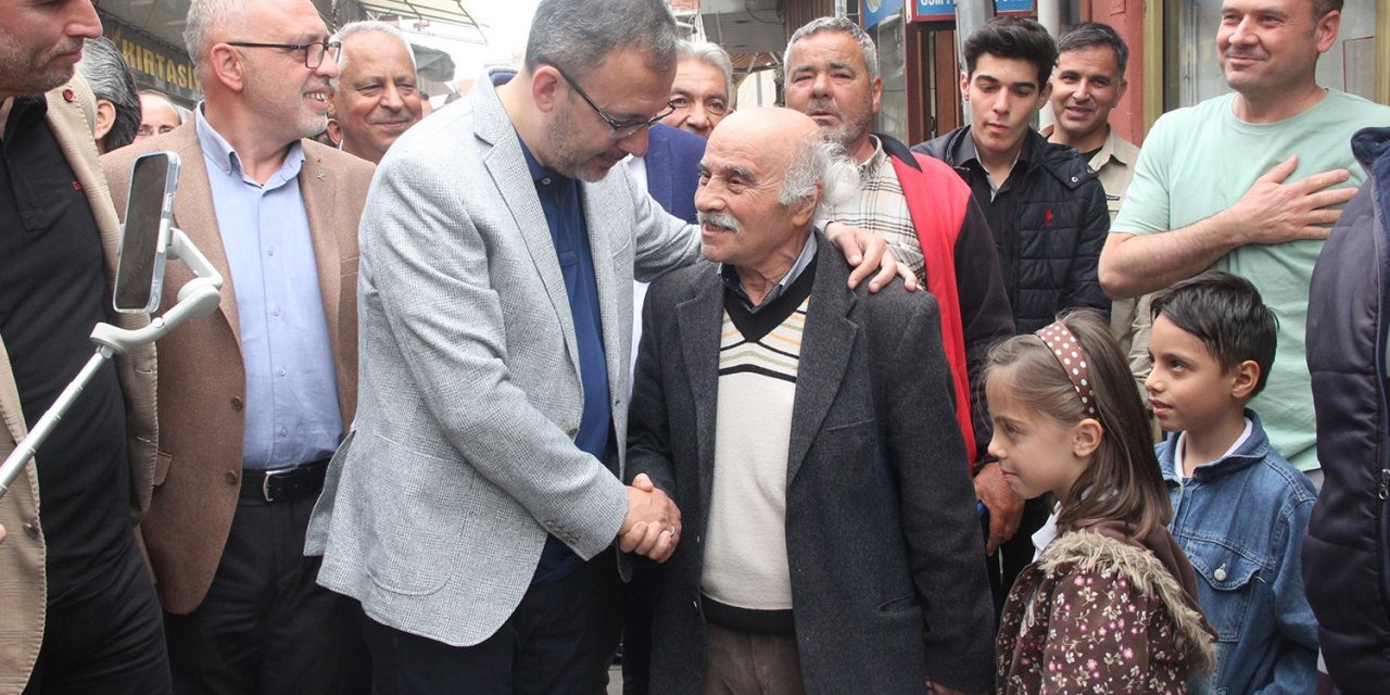 Bakan Kasapoğlu memleketinde pazar alışverişi yaptı