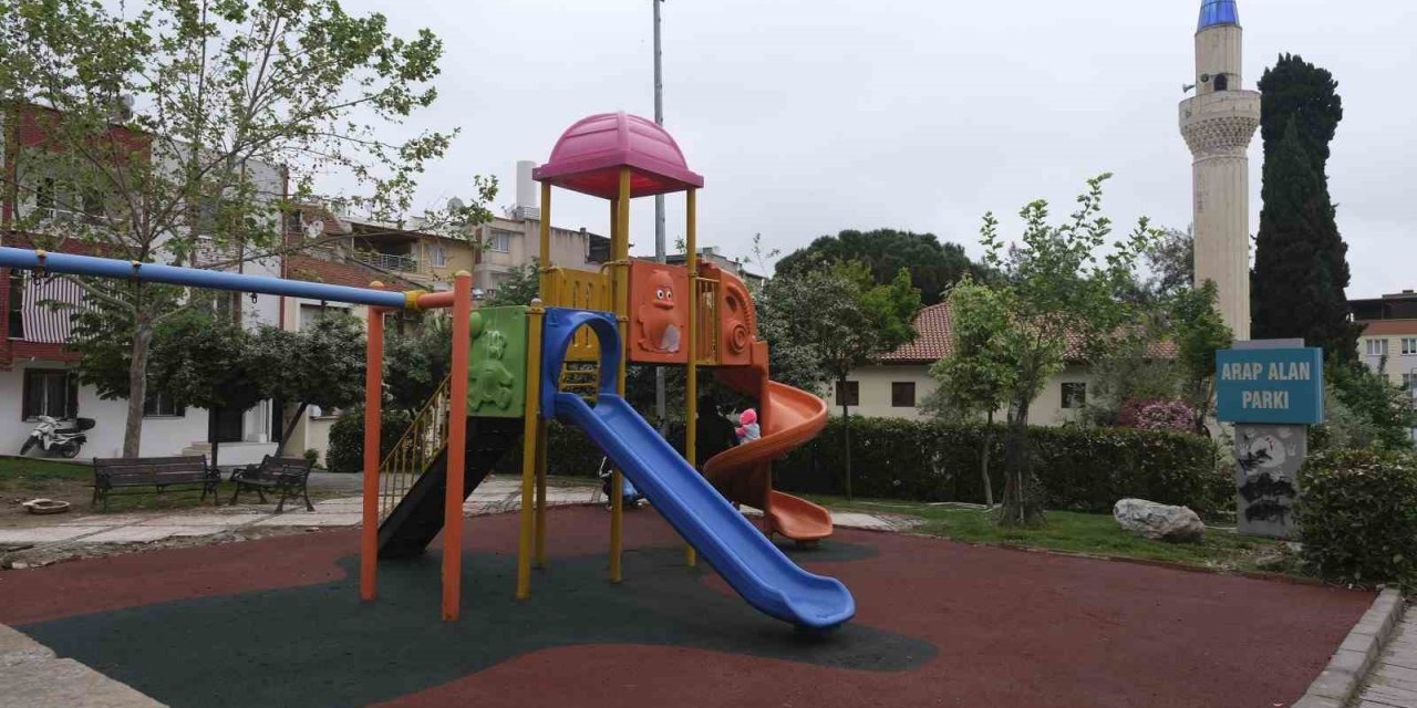 Yunusemre’den 11 parkta zemin yenileme çalışması