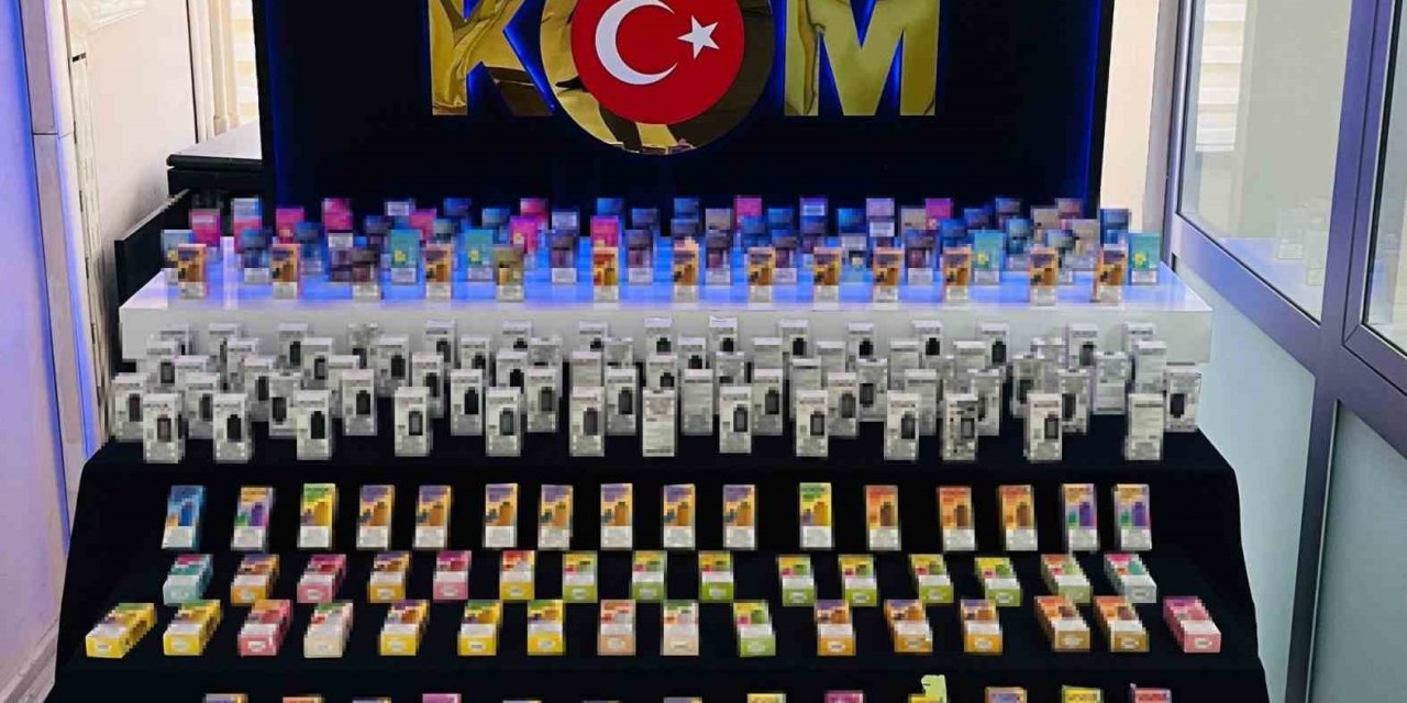 Kaçak elektronik sigaralarla yakalandılar