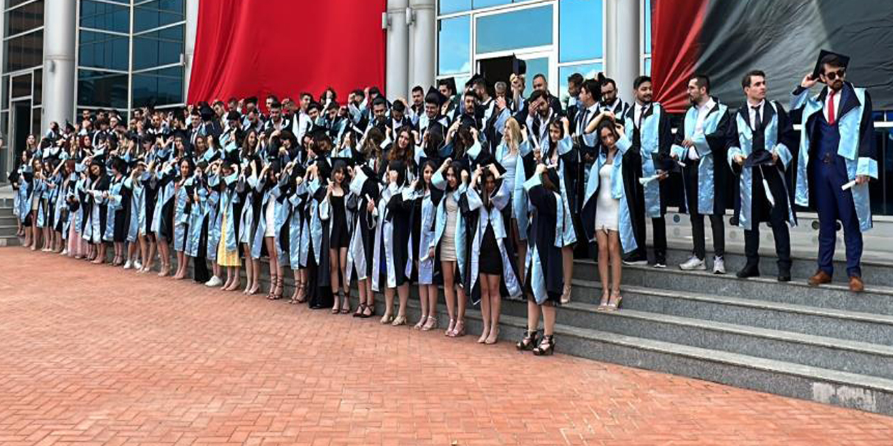 ADÜ Veterinerlik Fakültesi’nde mezuniyet sevinci