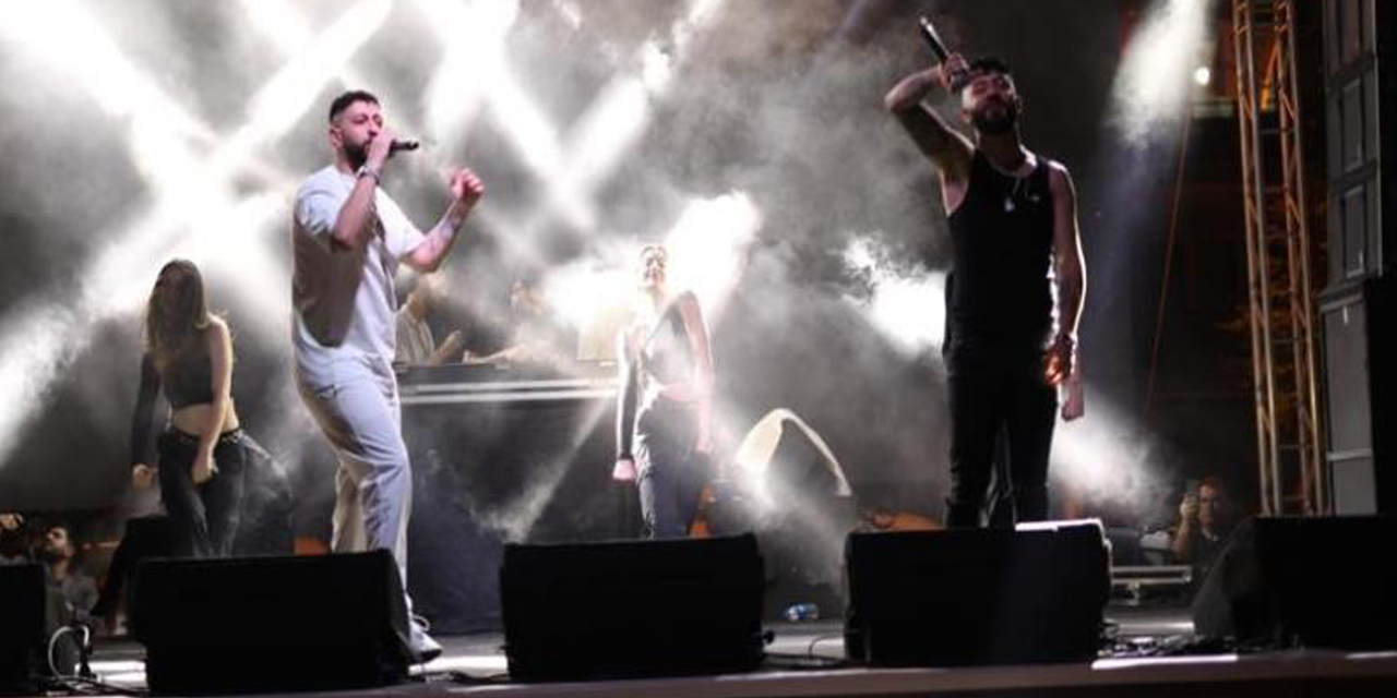 Germencikli gençler konserde doyasıya eğlendi