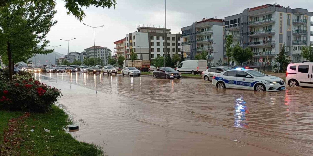 Denizli’yi sel vurdu